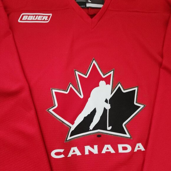 Team Canada Bauer Hockey Jersey – Men’s Large - Picture 2 of 3